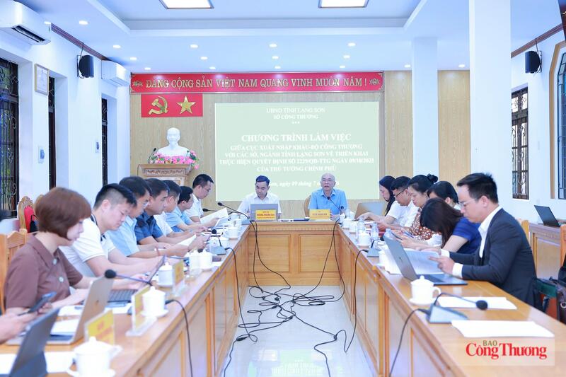 Cục Xuất nhập khẩu làm việc với các sở, ngành và doanh nghiệp của tỉnh Lạng Sơn nhằm đánh giá tình hình triển khai Quyết định số 2229/QĐ-TTg của Thủ tướng Chính phủ về Chiến lược phát triển dịch vụ logistics Việt Nam thời kỳ 2025-2035, tầm nhìn đến năm 2050. Ảnh: Quỳnh Trang