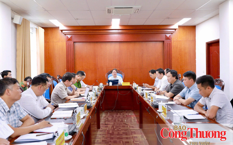 Phó Chủ tịch Thường trực UBND tỉnh Lai Châu Tống Thanh Hải chủ trì cuộc họp nhằm tháo gỡ những khó khăn, vướng mắc trong quá trình triển khai dự án xây dựng trường phổ thông nội trú liên cấp tiểu học và trung học cơ sở tại các xã biên giới.