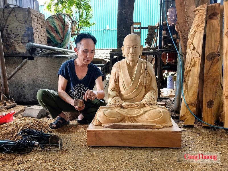Nghệ nhân Nguyễn Đức Toàn đã gắn bó với nghề hơn 40 năm. Ảnh: Minh Hương