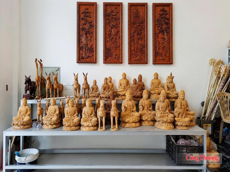 Các cơ sở sản xuất ở Sơn Đồng chủ động đưa sản phẩm lên nền tảng số để từng bước mở rộng thị trường. Ảnh: Minh Hương