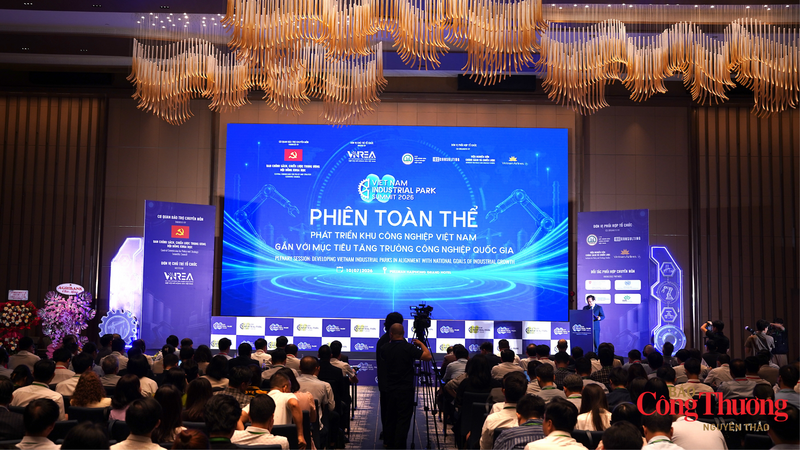Toàn cảnh phiên toàn thể.