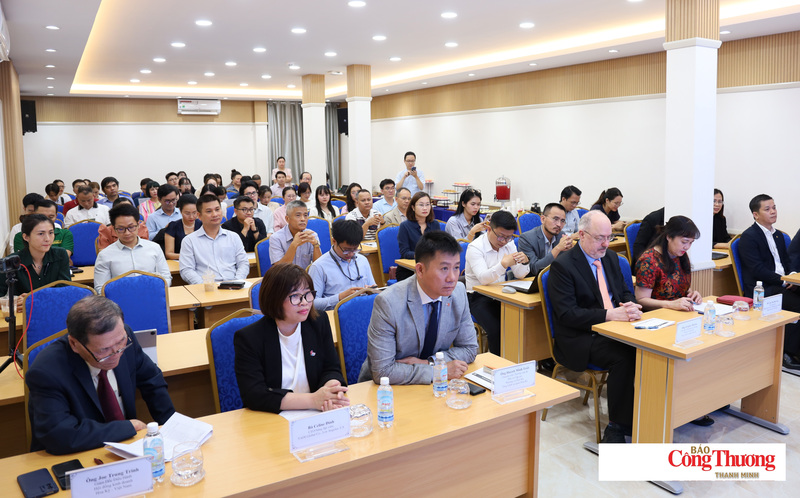 Đại biểu tham dự sự kiện.