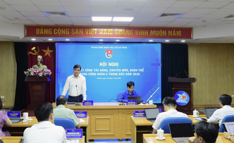 Đồng chí Bùi Quang Huy - Ủy viên Trung ương Đảng, Bí thư thứ nhất Trung ương Đoàn; đồng chí Nguyễn Minh Triết - Ủy viên dự khuyết Trung ương Đảng, Bí thư thường trực Trung ương Đoàn, Chủ tịch Hội Sinh viên Việt Nam chủ trì hội nghị - Ảnh: Tuấn Minh