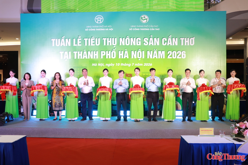 Các đại biểu thực hiện nghi thức khai mạc sự kiện. Ảnh: Biên Thùy