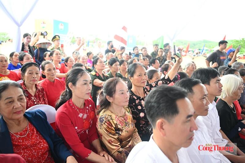 Nhân dân tham dự lễ sơ kết. Ảnh: Nguyên Khánh