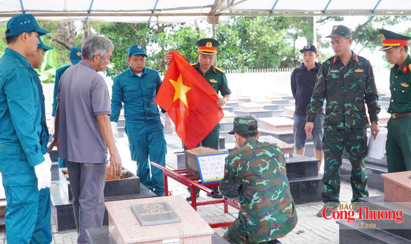Lực lượng quân đội triển khai công tác quy tập, lấy mẫu ADN để xác định danh tính các liệt sĩ.