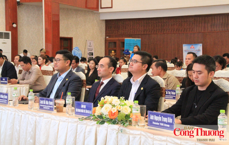 Các đại biểu tham gia chương trình.