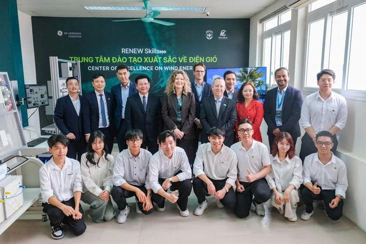 Phòng thí nghiệm hiện đại của Trung tâm Đào tạo về điện gió tại Trường Đại học Điện lực. Ảnh: Hà Quân
