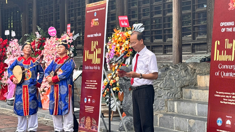 Ông Hoàng Việt Trung - Giám đốc Trung tâm Bảo tồn Di tích Cố đô Huế phát biểu tại lễ khai mạc. Ảnh: Nguyễn Ngọc.