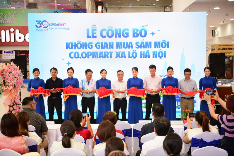 Khoảnh khắc công bố không gian mua sắm mới Co.opmart Xa Lộ Hà Nội - một trong những dấu ấn chào mừng 30 năm thương hiệu Co.opmart . Ảnh: Saigon Co.op