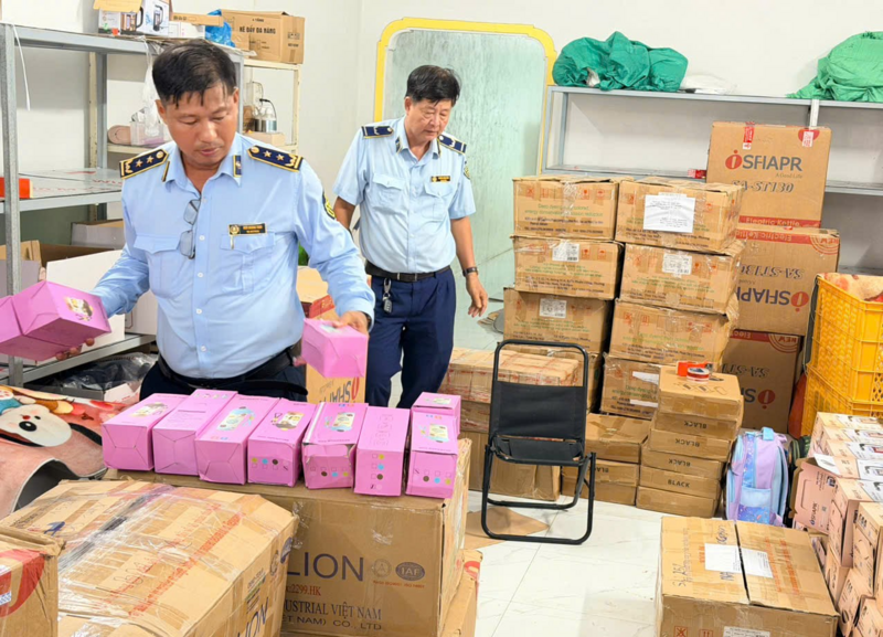 Công tác kiểm tra được tập trung vào các nhóm hàng trọng điểm, góp phần giữ ổn định thị trường và bảo vệ quyền lợi người tiêu dùng trên địa bàn tỉnh Cà Mau. Ảnh: DMS Cà Mau