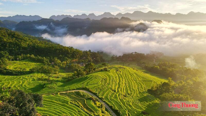 Xã Cổ Lũng được thiên nhiên ưu đãi với những thửa ruộng bậc thang uốn lượn theo sườn núi, cùng thắng cảnh Thác Hiêu nổi tiếng. Ảnh: Quốc Anh