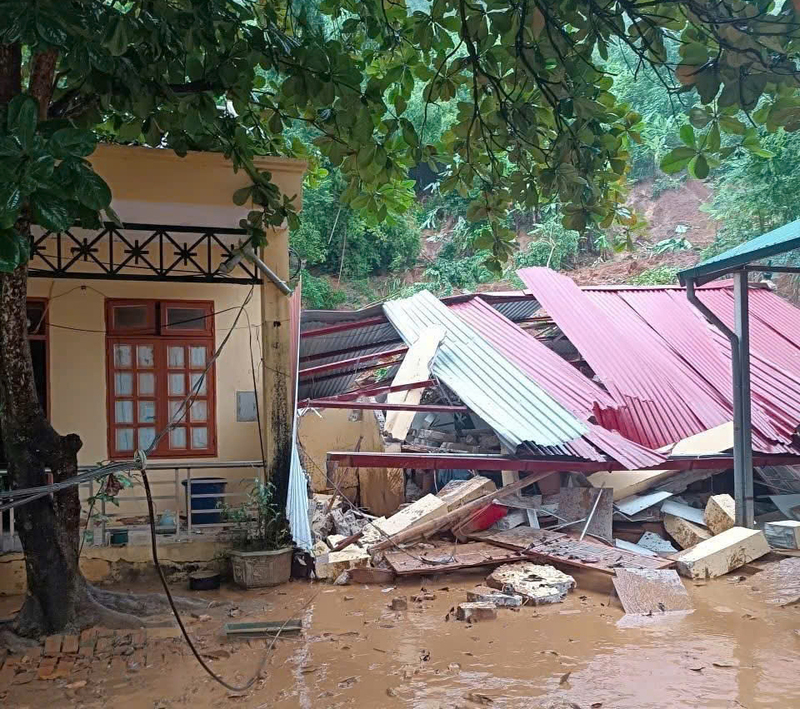Trường TH và THCS Hua Trai bị sập một phòng học. Ảnh: Công an tỉnh Sơn La