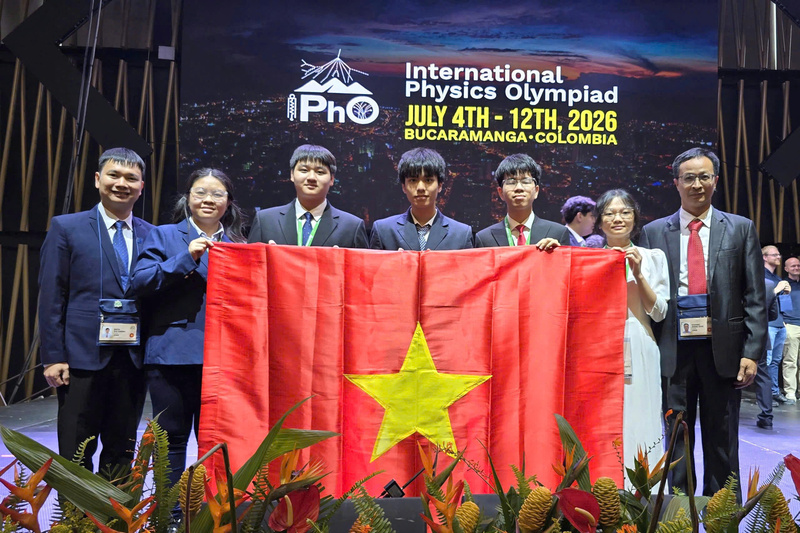 Đoàn học sinh Việt Nam cùng các giáo viên hướng dẫn tại IPhO 2026. Ảnh: Bộ Giáo dục và Đào tạo