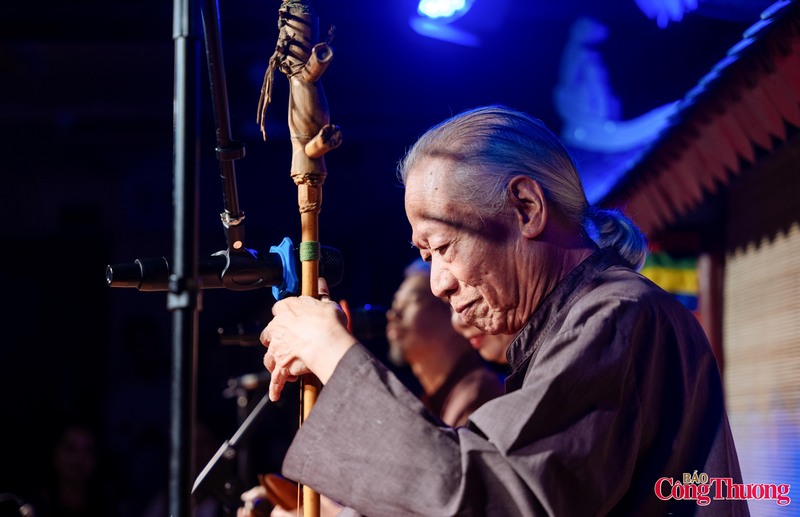 Điểm nổi bật của CADAO Collective là lần đầu tiên quy tụ đồng thời ba loại hình nghệ thuật truyền thống đặc trưng của Hà Nội gồm hát xẩm, ca trù và múa rối nước trong cùng một không gian biểu diễn.