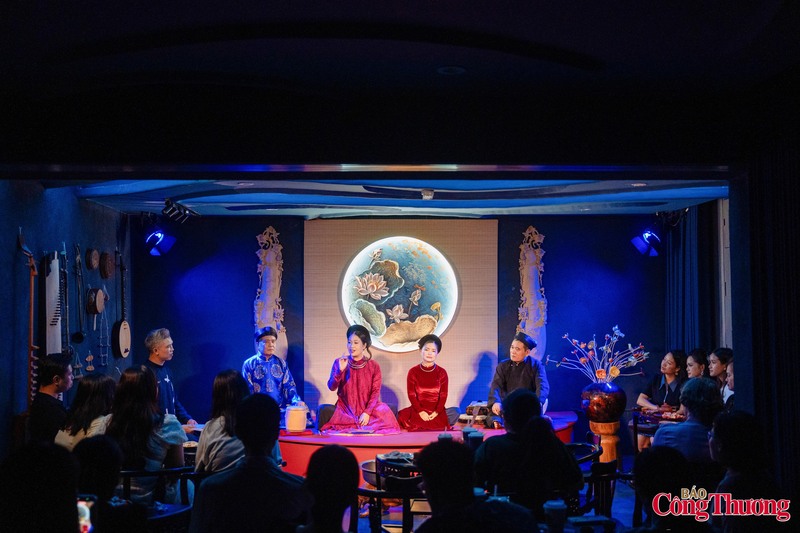 Không gian được thiết kế với chủ đề "Hà Nội theo chiều thẳng đứng", tái hiện hành trình khám phá văn hóa Thăng Long qua ba lớp trải nghiệm "Làng, Phố, Nhà", phản ánh những lát cắt tiêu biểu về đời sống, nghệ thuật và ẩm thực Hà Nội.