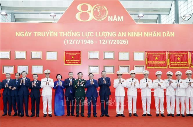 Tổng Bí thư, Chủ tịch nước Tô Lâm cùng các đồng chí lãnh đạo, nguyên lãnh đạo Đảng, Nhà nước đến dự Lễ kỷ niệm 80 năm Ngày truyền thống lực lượng An ninh nhân dân (12/7/1946-12/7/2026). Ảnh: Thống Nhất/TTXVN