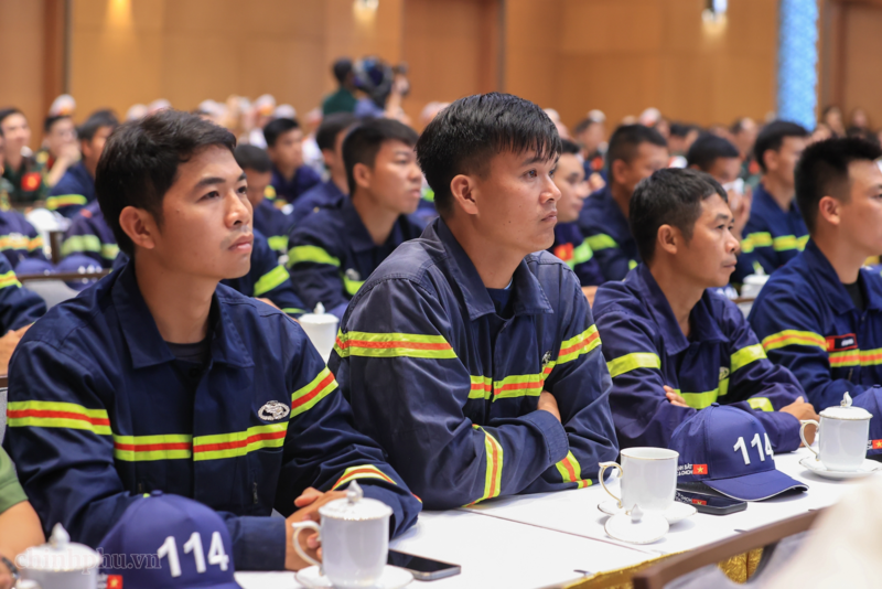 Chính phủ Venezuela đã trao Huy chương "Anh hùng Venezuela" hạng Nhất cho tập thể, Huy chương "Anh hùng Venezuela" hạng Nhì cho toàn bộ 124 thành viên Đoàn công tác hỗ trợ Venezuela khắc phục hậu quả động đất - Ảnh: VGP/Nhật Bắc