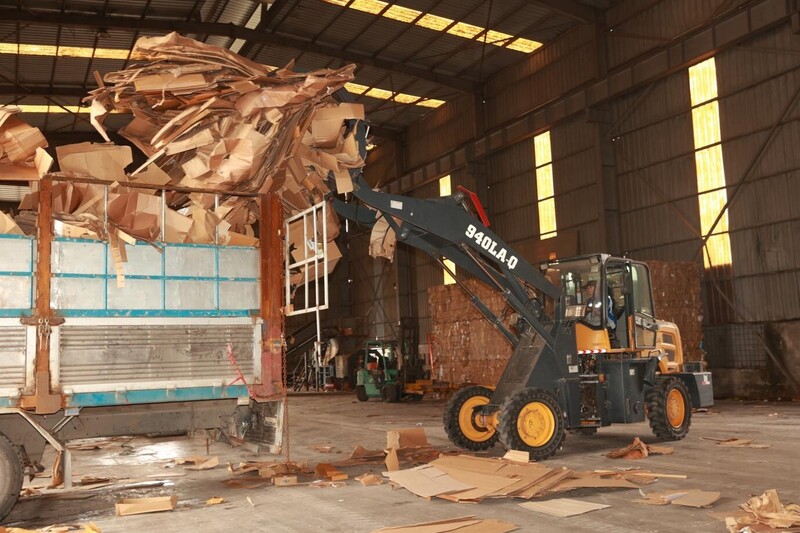 Hoạt động thu gom, tập kết giấy phế liệu tại một cơ sở thu mua. Ảnh: Hiệp hội Giấy và Bột giấy Việt Nam