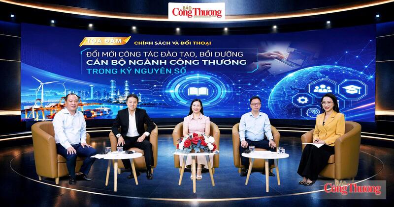 Tọa đàm “Đổi mới công tác đào tạo, bồi dưỡng cán bộ ngành Công Thương trong kỷ nguyên số”. Ảnh: Quốc Chuyển