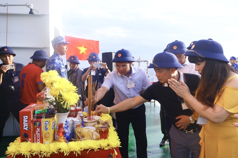 Trước vòng vây của kẻ thù, nhiều đồng chí đã lựa chọn hi sinh oanh liệt, kiên quyết phá hủy con tàu, quyết không để rơi vào tay địch. Ảnh: Diễm Phúc