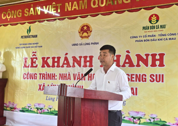 Ông Đặng Văn Đảo, Giám đốc Kinh doanh miền Bắc PVCFC, phát biểu tại Lễ khánh thành, nhấn mạnh ý nghĩa của những công trình an sinh xã hội trong việc đồng hành cùng địa phương nâng cao chất lượng cuộc sống. Ảnh: PVCFC