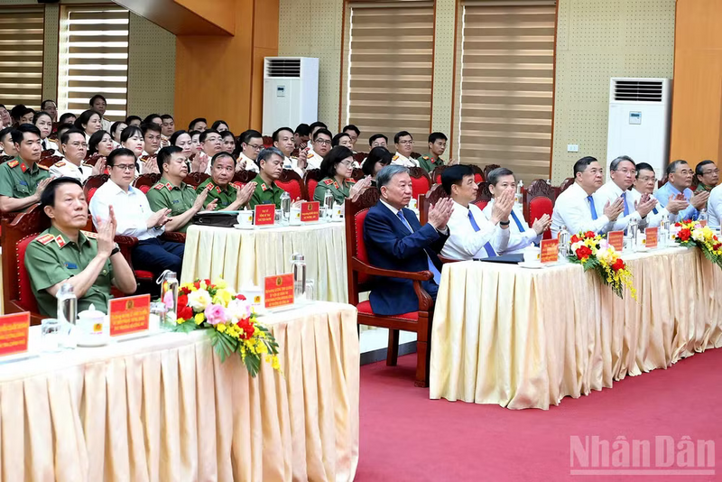 Tổng Bí thư, Chủ tịch nước Tô Lâm, các đồng chí lãnh đạo Đảng, Nhà nước và các đại biểu tham dự cuộc làm việc. Ảnh: Đăng Khoa