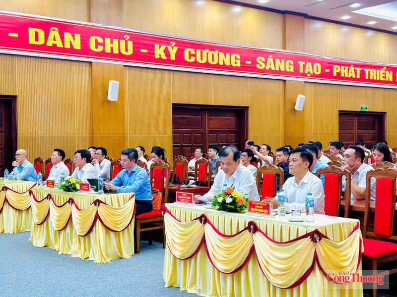 Các đại biểu tham dự hội nghị