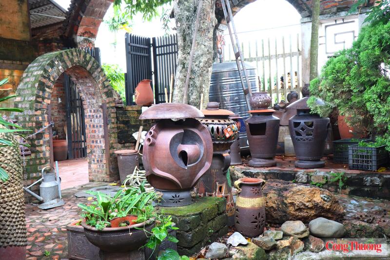 Sản phẩm Gốm Ngọc Phù Lãng được chế tác từ nguyên liệu thiên nhiên, hướng tới xu hướng tiêu dùng xanh. Ảnh: Tùng Hương