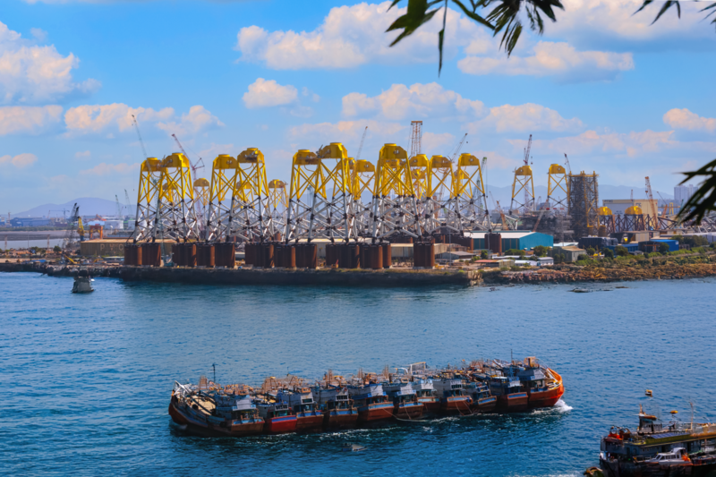 Petrovietnam sẽ thúc đẩy các sản phẩm phục vụ chuyển dịch năng lượng như xăng E10, LNG, điện gió ngoài khơi - Ảnh: Petrovietnam