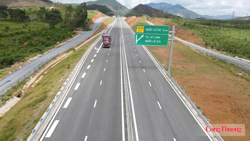 Thu phí tuyến cao tốc Bắc - Nam qua Hà Tĩnh từ ngày 15/7. Ảnh: Trọng Tùng