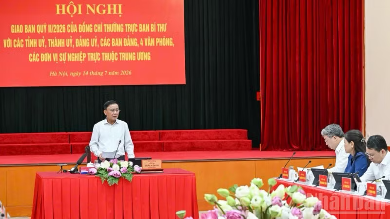 Đồng chí Trần Cẩm Tú, Ủy viên Bộ Chính trị, Thường trực Ban Bí thư chủ trì hội nghị giao ban quý II/2026. Ảnh: Duy Linh