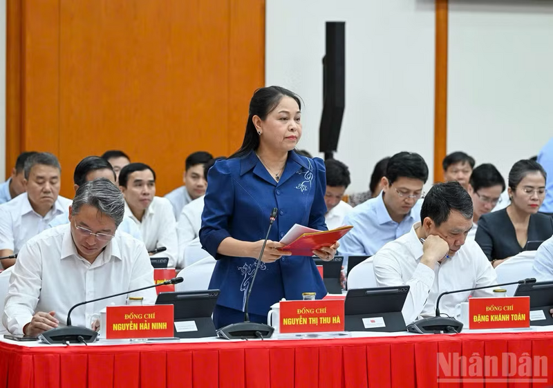 Phó Chánh Văn phòng Thường trực Văn phòng Trung ương Đảng Nguyễn Thị Thu Hà báo cáo tóm tắt tình hình, kết quả công tác nổi bật trong quý II và 6 tháng đầu năm 2026. Ảnh: Duy Linh