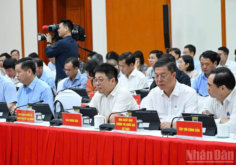 Lãnh đạo các Đảng ủy, các ban Đảng, các đơn vị sự nghiệp trực thuộc Trung ương và các đại biểu dự hội nghị. Ảnh: Duy Linh