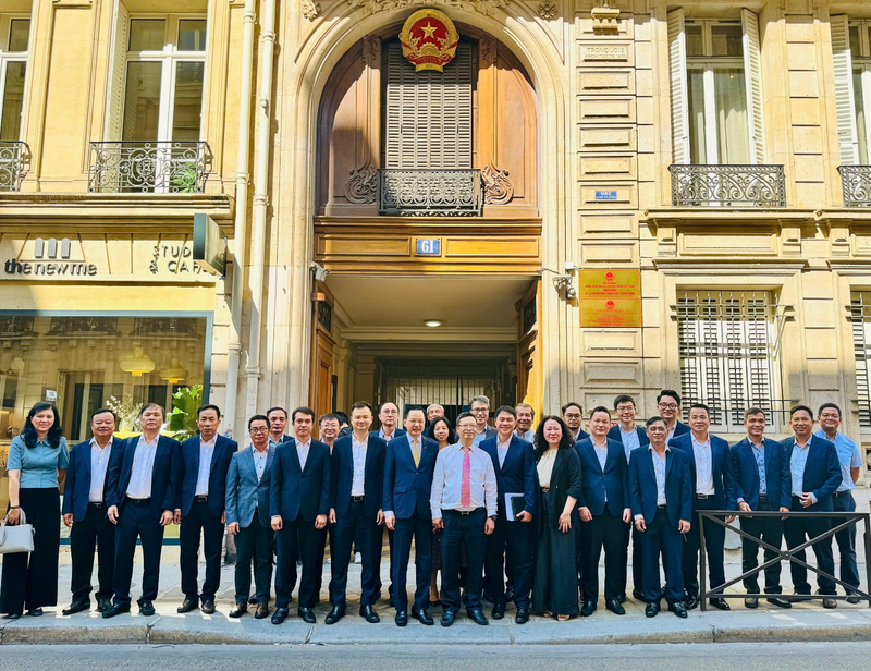 Đoàn Tập đoàn Hoá chất Việt Nam thăm và làm việc tại Đại sứ quán Việt Nam tại Cộng Hoà Pháp. Ảnh: Vinachem