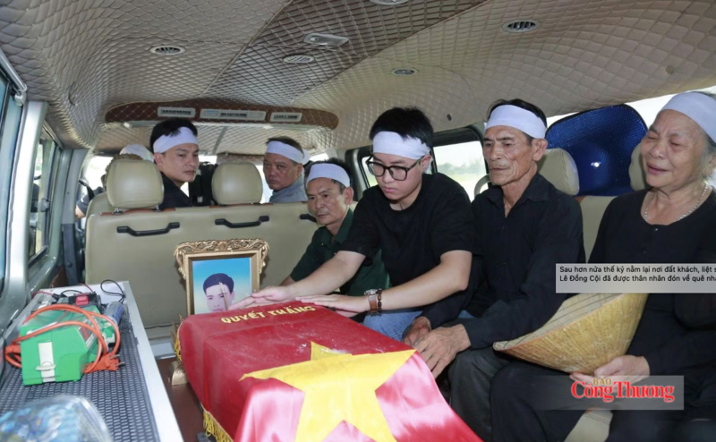 Sau hơn nửa thế kỷ nằm lại nơi đất khách, liệt sĩ Lê Đồng Cội đã được thân nhân đón về quê nhà. Ảnh: Quốc Anh