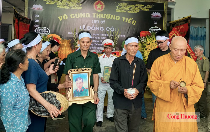 Lễ đón hài cốt liệt sĩ Lê Đồng Cội được chính quyền địa phương và gia đình tổ chức trang trọng, ý nghĩa. Ảnh: Quốc Anh