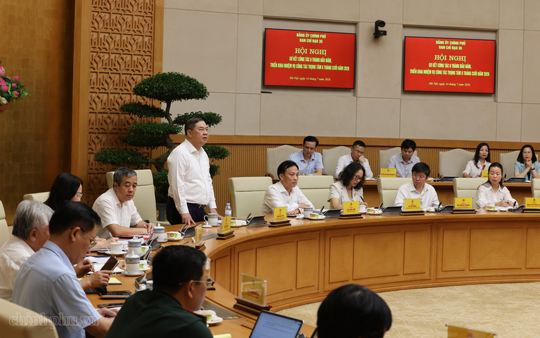 Phó Thủ tướng Thường trực yêu cầu tiếp tục củng cố tổ chức bộ máy, hoàn thiện quy định về chức năng, nhiệm vụ, quyền hạn của Ban Chỉ đạo 35 các bộ, ngành theo hướng chủ động, kịp thời, linh hoạt, sáng tạo - Ảnh: VGP/Phương Nguyên