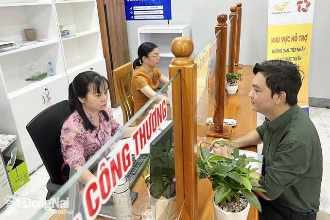 Việc cập nhật thủ tục hành chính góp phần tạo thuận lợi cho người dân và doanh nghiệp trong lĩnh vực Công Thương. Ảnh minh hoạ: Báo Đồng Nai.