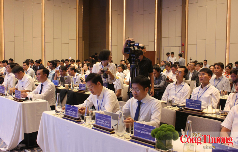 Hội nghị thu hút khoảng 300 đại biểu.