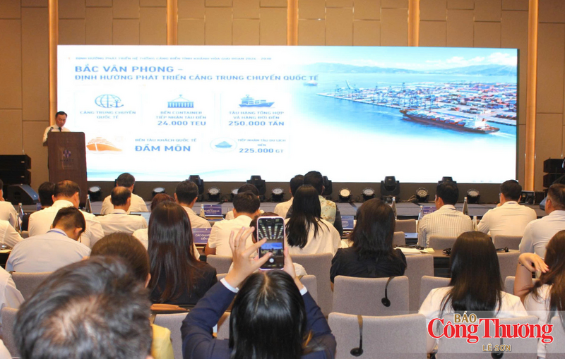 Bắc Vân Phong được quy hoạch trở thành cảng trung chuyển quốc tế, tiếp nhận tàu container đến 24.000 TEU.