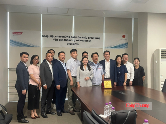 Đoàn đại biểu tỉnh Hưng Yên chụp ảnh lưu niệm với đại diện Tập đoàn Novatech. Nguồn ảnh: Cục Xúc tiến thương mại