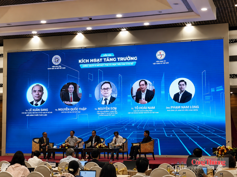 Diễn đàn Kích hoạt tăng trưởng, chính sách vĩ mô đột phá và mục tiêu 2 con số do Viện Kinh tế Việt Nam và Thế giới tổ chức ngày 14/7. Ảnh: NH