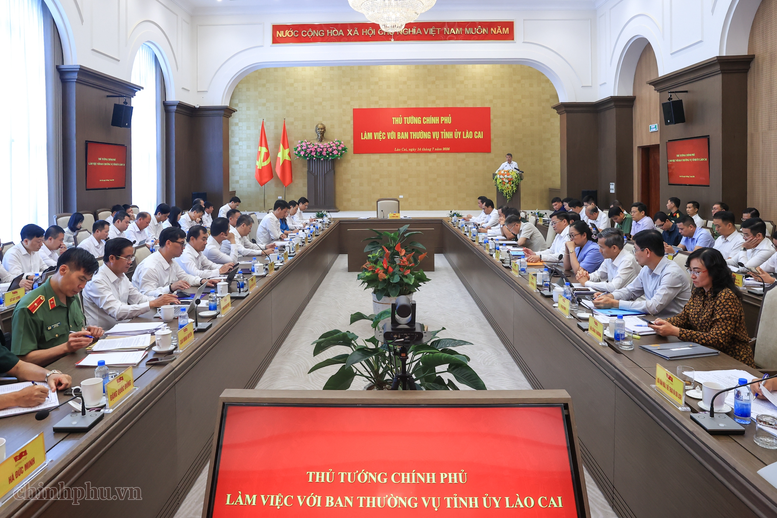 Thủ tướng chỉ đạo cụ thể các bộ, cơ quan, địa phương nghiên cứu nội dung kiến nghị của tỉnh Lào Cai - Ảnh: VGP/Nhật Bắc