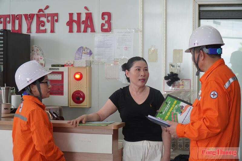 Công ty Điện lực Hà Tĩnh tuyên truyền cho các hộ kinh doanh lắp điện mặt trời mái nhà