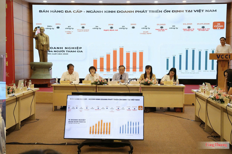 Diễn giả tham gia tọa đàm.