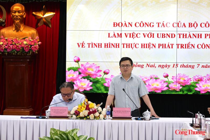 Thứ trưởng Trương Thanh Hoài phát biểu chỉ đạo tại buổi làm việc. Ảnh: Thừa Ngọc