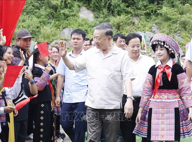 Tổng Bí thư, Chủ tịch nước Tô Lâm dự Ngày hội Toàn dân bảo vệ an ninh Tổ quốc năm 2026 tại bản Lóng Luông, xã Vân Hồ, tỉnh Sơn La. Ảnh: Thống Nhất/TTXVN