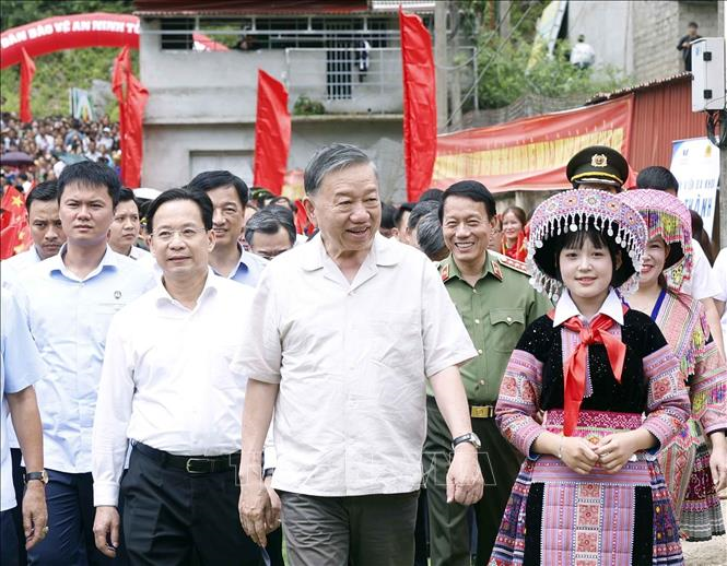 Tổng Bí thư, Chủ tịch nước Tô Lâm dự Ngày hội Toàn dân bảo vệ an ninh Tổ quốc năm 2026 tại bản Lóng Luông, xã Vân Hồ, tỉnh Sơn La. Ảnh: Thống Nhất/TTXVN.