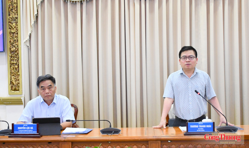 Thứ trưởng Bộ Công Thương Trương Thanh Hoài và Phó Chủ tịch Thường trực UBND TP. Hồ Chí Minh Nguyễn Lộc Hà đồng chủ trì buổi làm việc.